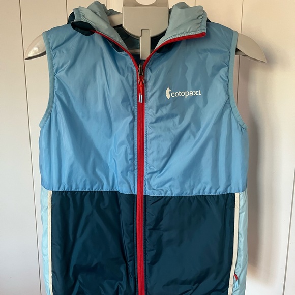 Cotopaxi Multi-blues Reversible Hooded Puffer Vest - Picture 1 of 11